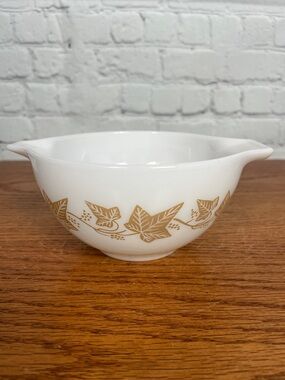 Pyrex Sandalwood Ivy 441 Mixing Nesting Serving Bowl 1.5 Pint